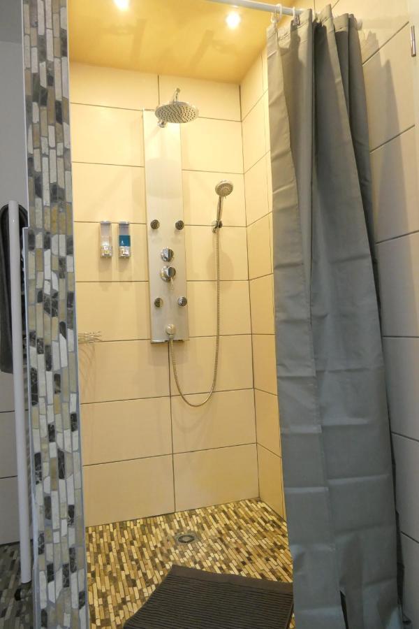 Ferienwohnung Am Bodensee- Zentrale Lage, Free Parking And Wifi, 109 M2, Privater Garten, 7 Gaeste, 2X Kingsize Boxspringbett, Familienfreundlich ฟรีดริชส์ฮาเฟน ภายนอก รูปภาพ