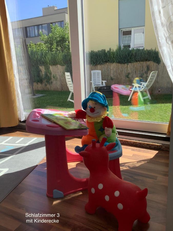 Ferienwohnung Am Bodensee- Zentrale Lage, Free Parking And Wifi, 109 M2, Privater Garten, 7 Gaeste, 2X Kingsize Boxspringbett, Familienfreundlich ฟรีดริชส์ฮาเฟน ภายนอก รูปภาพ