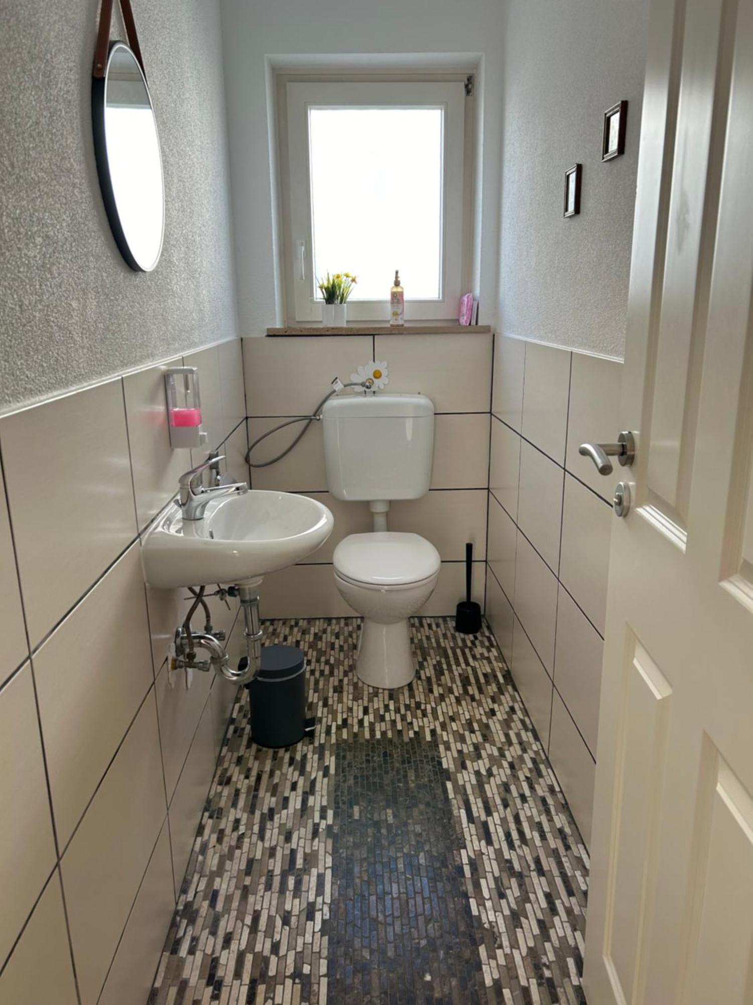 Ferienwohnung Am Bodensee- Zentrale Lage, Free Parking And Wifi, 109 M2, Privater Garten, 7 Gaeste, 2X Kingsize Boxspringbett, Familienfreundlich ฟรีดริชส์ฮาเฟน ภายนอก รูปภาพ