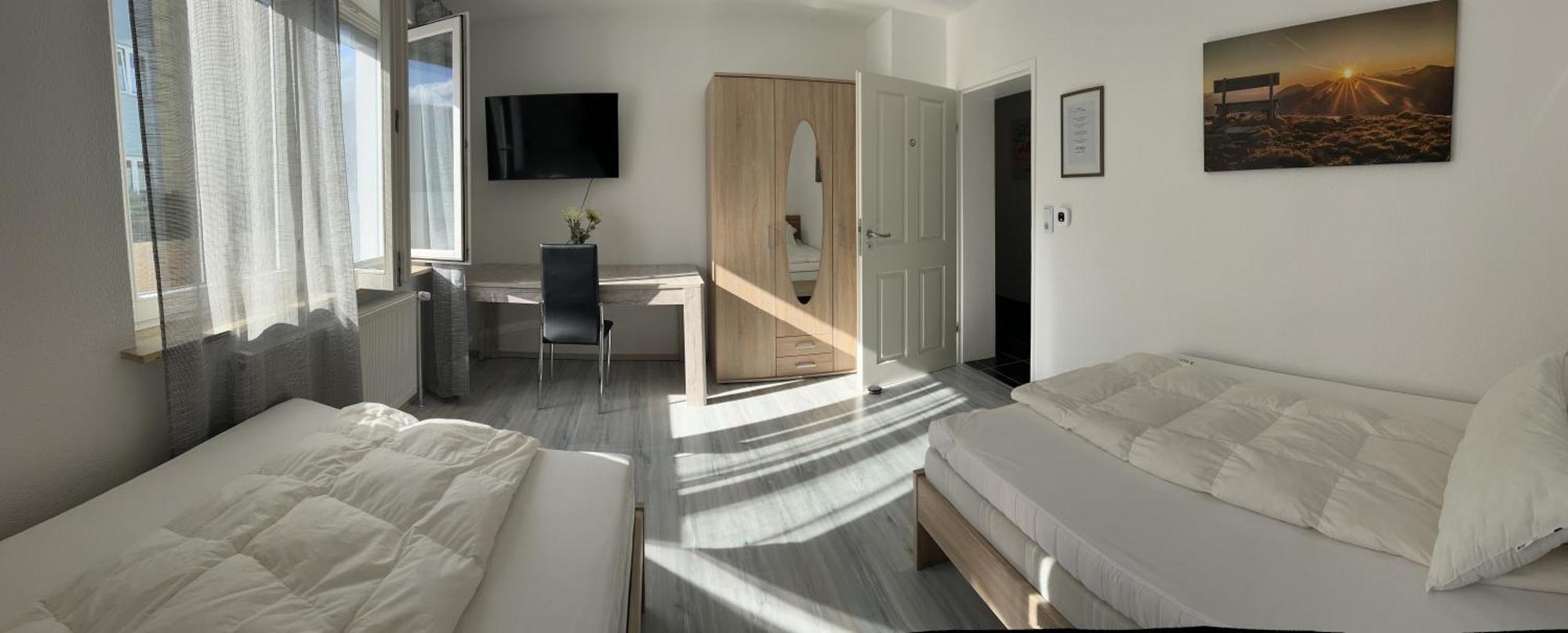 Ferienwohnung Am Bodensee- Zentrale Lage, Free Parking And Wifi, 109 M2, Privater Garten, 7 Gaeste, 2X Kingsize Boxspringbett, Familienfreundlich ฟรีดริชส์ฮาเฟน ภายนอก รูปภาพ